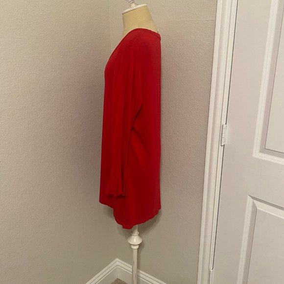 Inchanted Red 3/4 Sleeve Top - Picture 3 of 12
